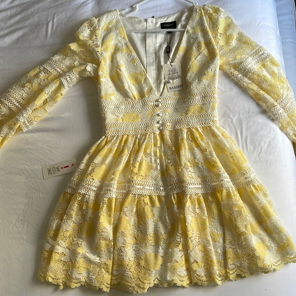 Bardot NWT yellow lace dress